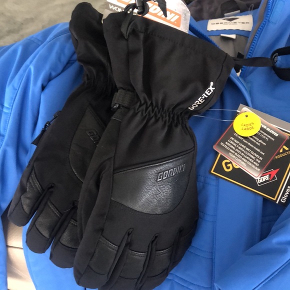 Package ..Ladies Ski Jacket,pants,socks,gloves,hot chiles base layers, goggles - Picture 7 of 15